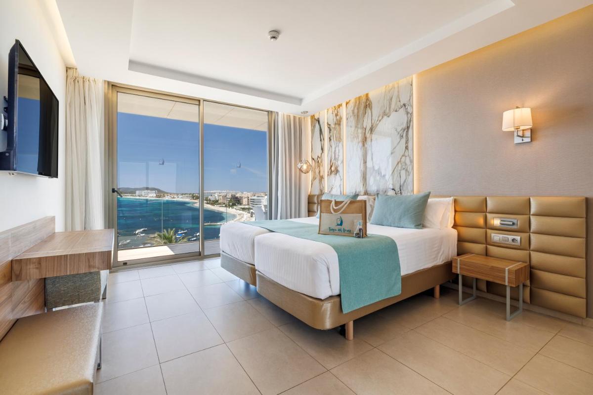 Cama o camas de una habitación en Hotel Torre del Mar - Ibiza