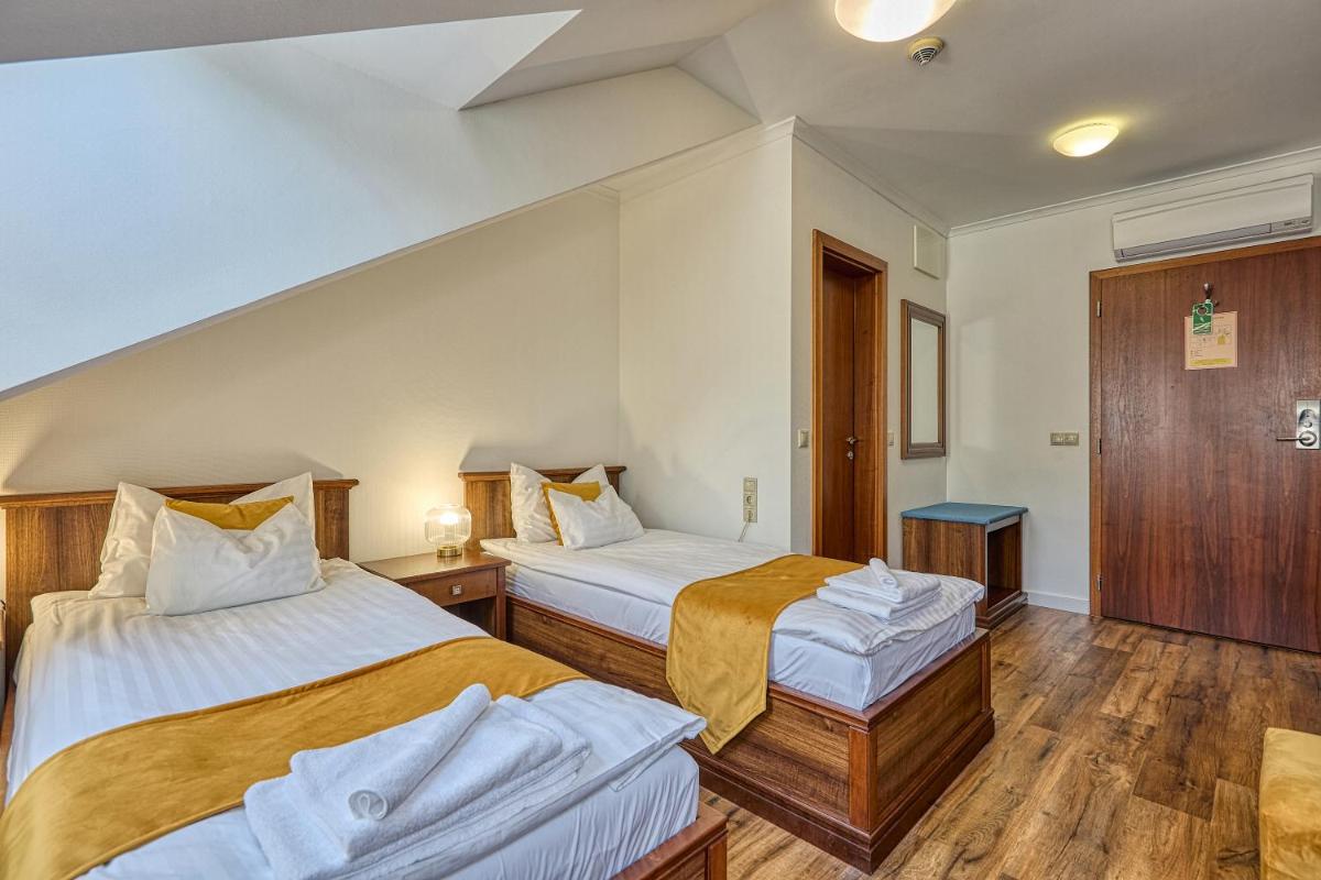 Bassiana Hotel es Etterem - Housity