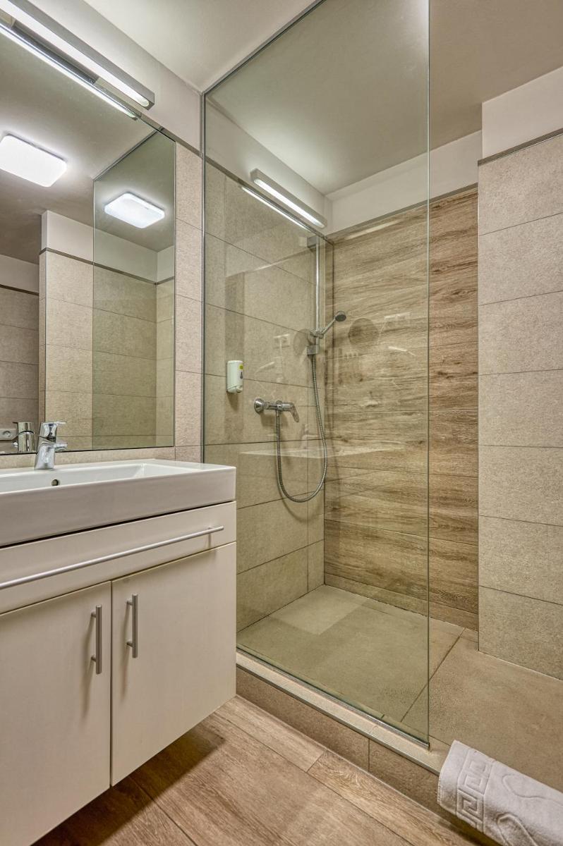 Bassiana Hotel es Etterem - Housity
