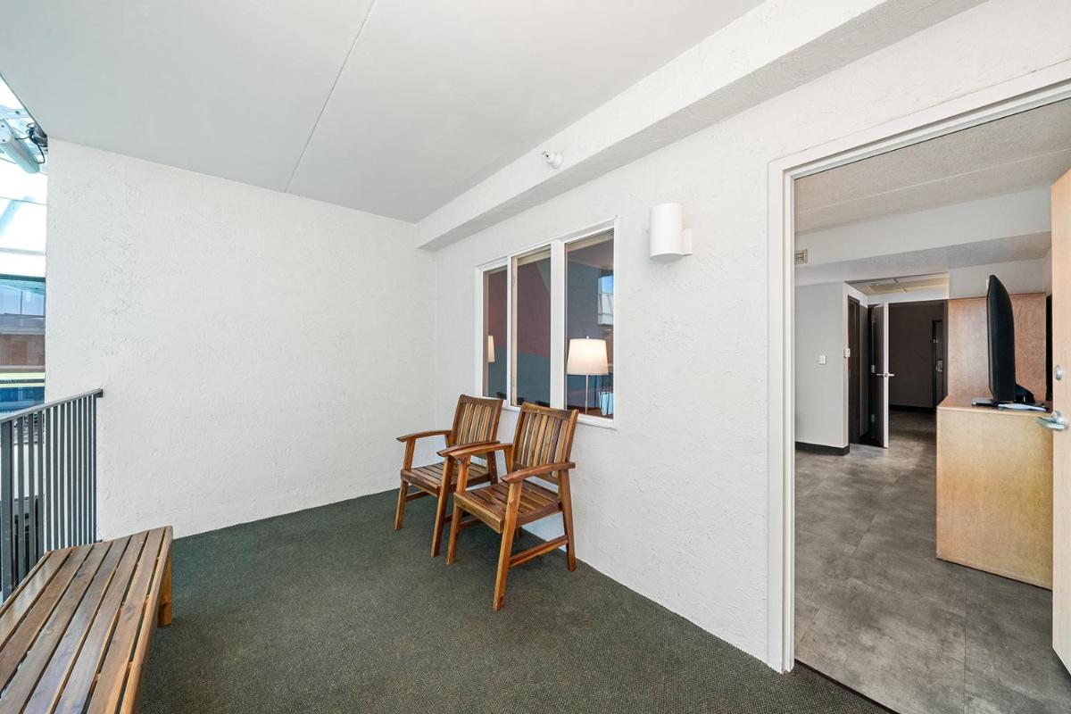 Adventureland Inn - Housity