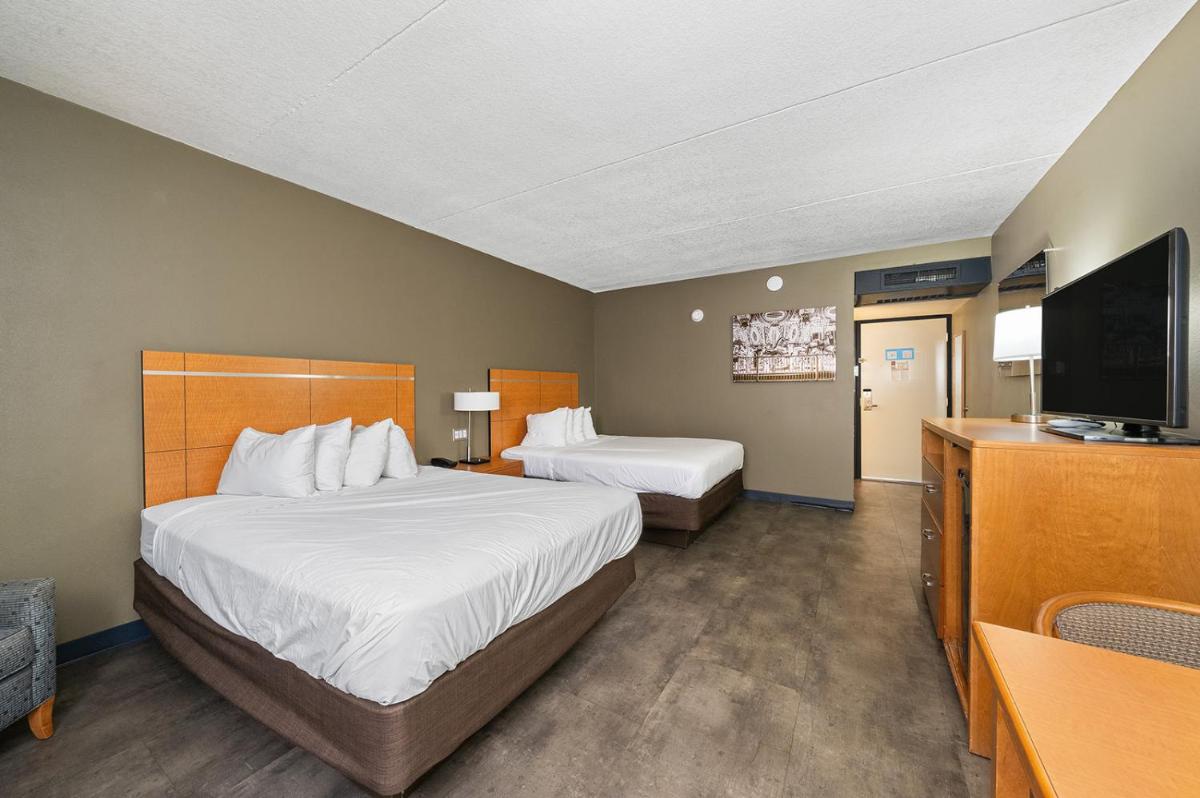 Adventureland Inn - Housity