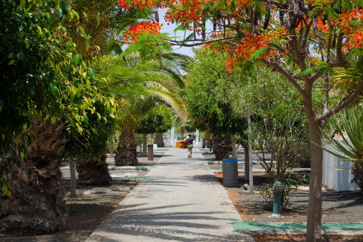Jardín al aire libre en Relaxia Lanzasur Club - Aqualava Water Park