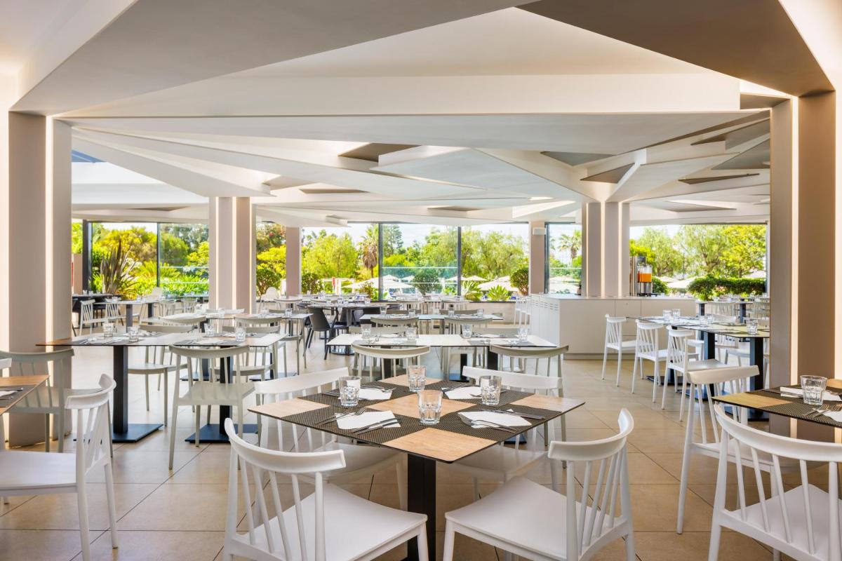 Um restaurante ou outro lugar para comer em Jupiter Albufeira Hotel - Family & Fun - All Inclusive