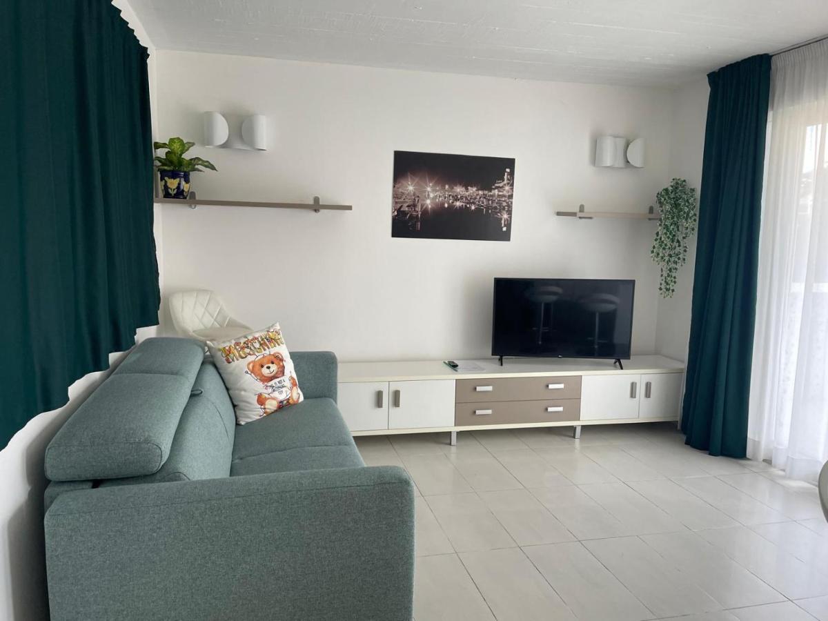 Aparthotel Holiday - Housity