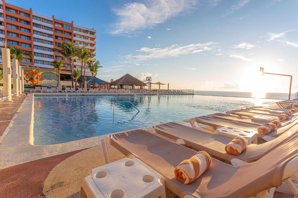 Crown Paradise Club Cancun - All Inclusive - Housity