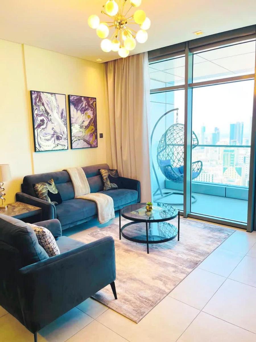 Suitetrails - Luxury 1BR Sea View Apt, Manama