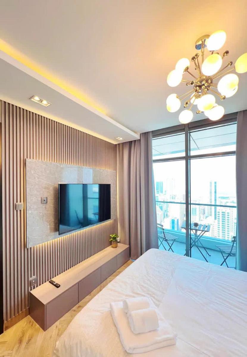 Suitetrails - Luxury 1BR Sea View Apt, Manama