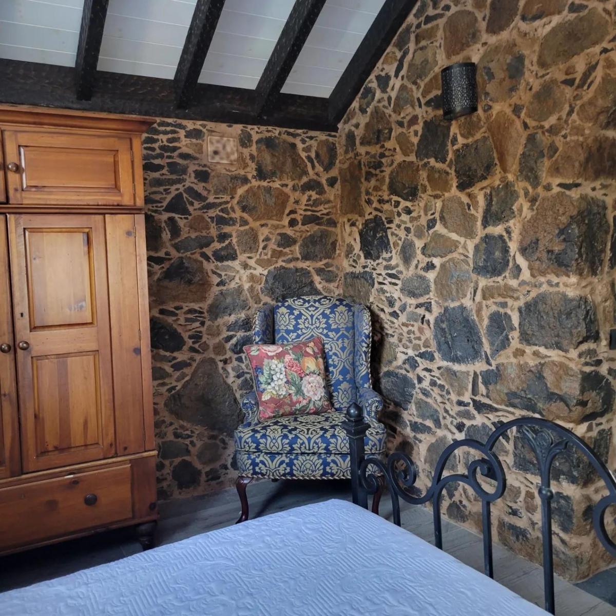 Rural escape w/stunning views, jacuzzi and sauna - Housity