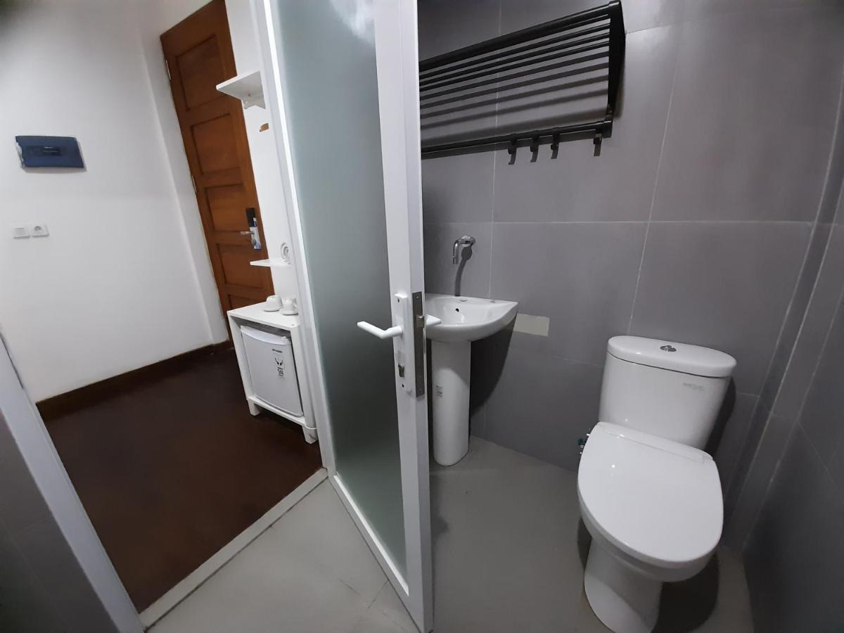 Beach Hotel Wirton Batukaras - Housity