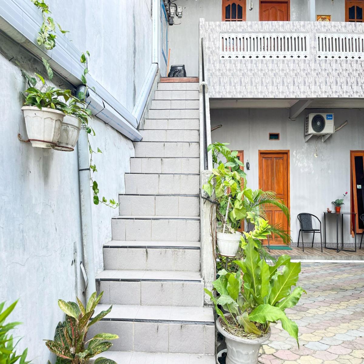 Q-Five Guest House YIA Kulon Progo Mitra RedDoorz - Housity