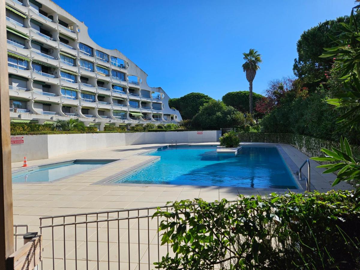 Superbe T2 tout confort 3 étoiles, entièrement renové avec piscine, parking, clim, wifi, Netflix - Housity