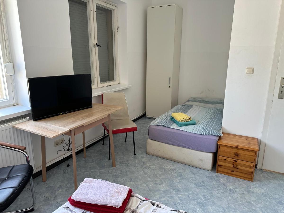 Lucky Hostel - Housity