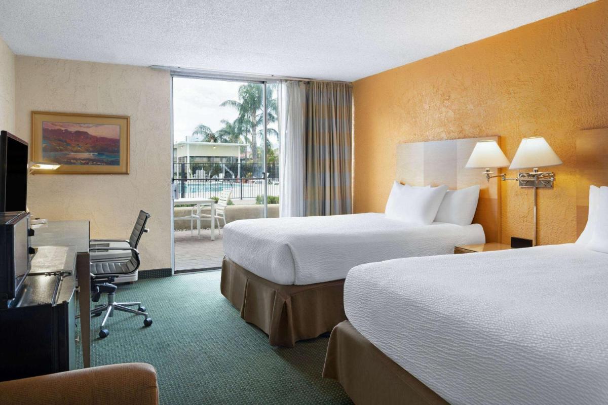 Ramada by Wyndham Tucson - Housity
