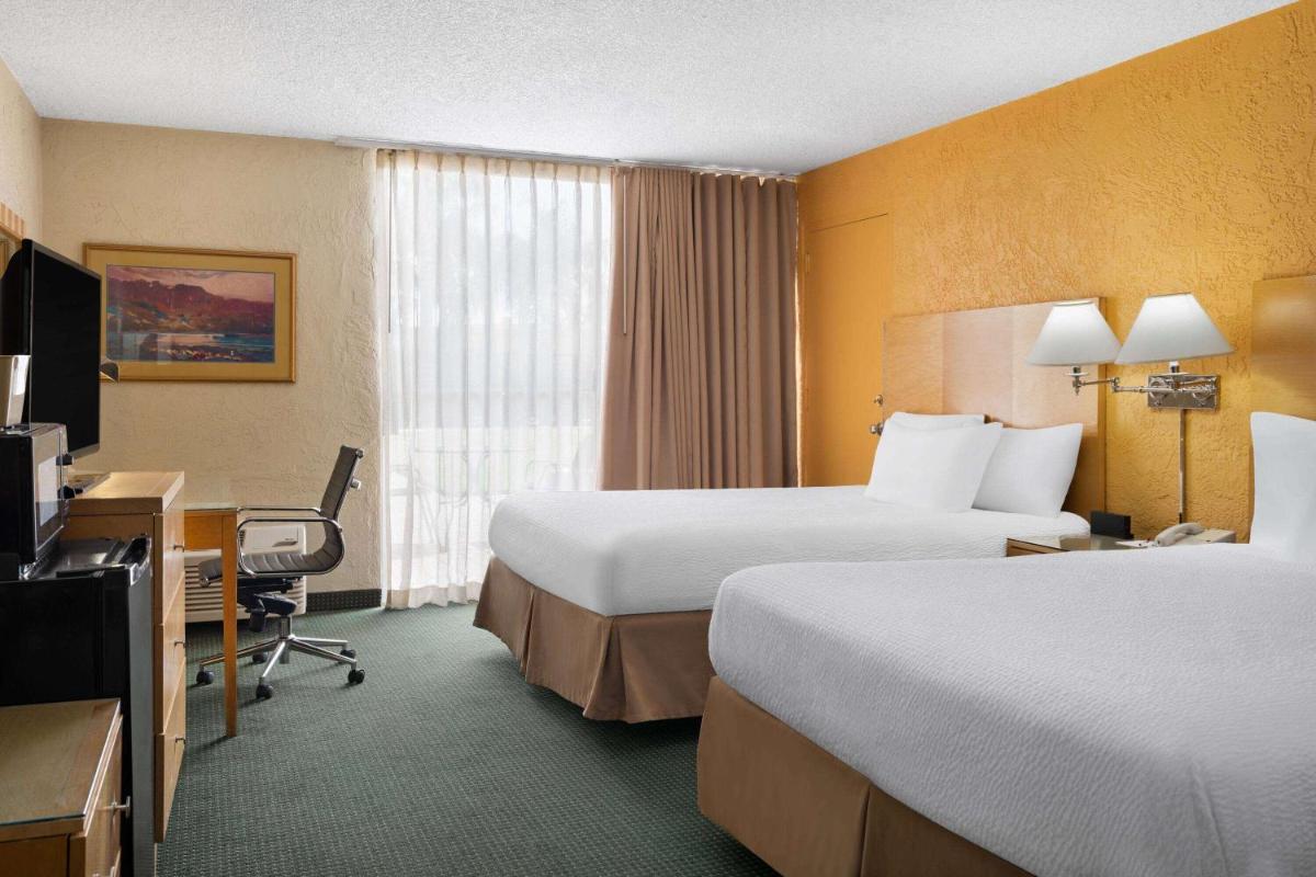Ramada by Wyndham Tucson - Housity