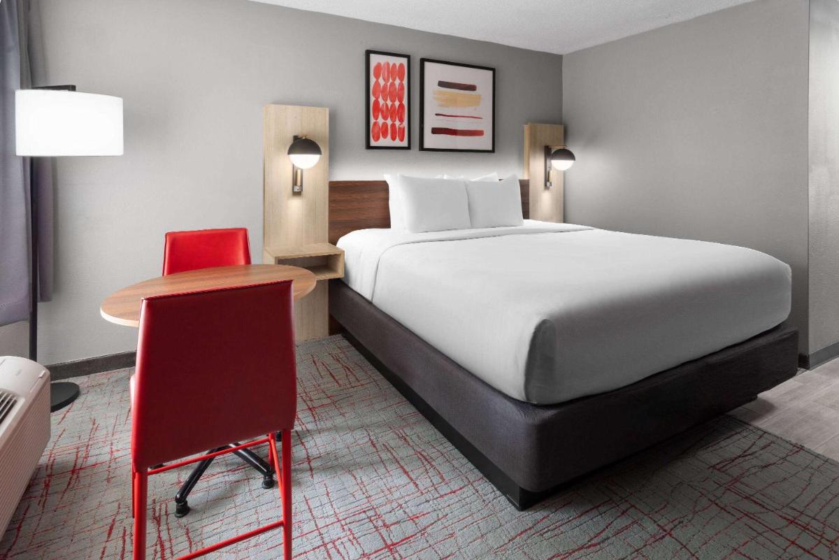 Hawthorn Extended Stay by Wyndham Columbia-Ft Jackson - Housity