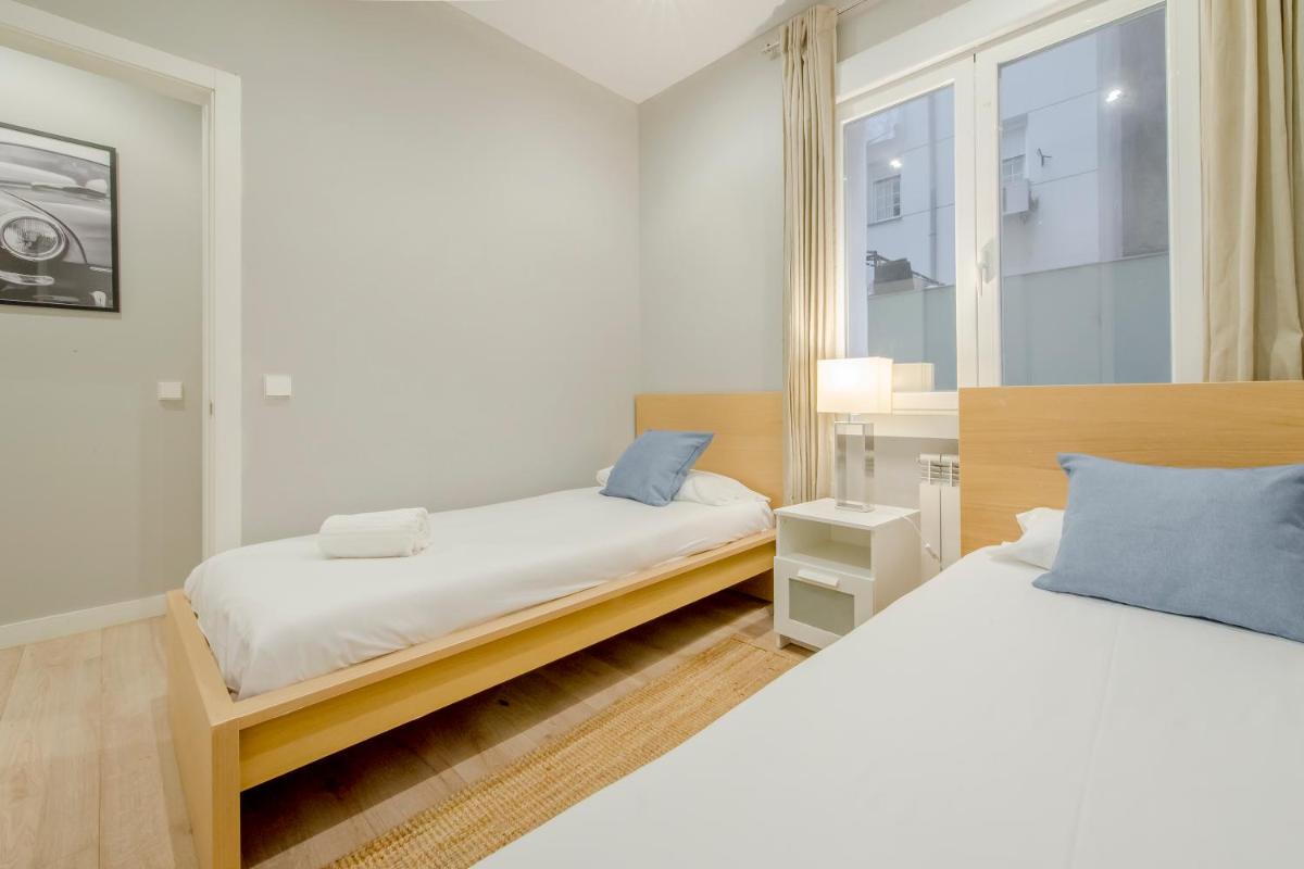 Acogedor Apt 3 habitaciones y terraza en el Centro de Madrid - Housity
