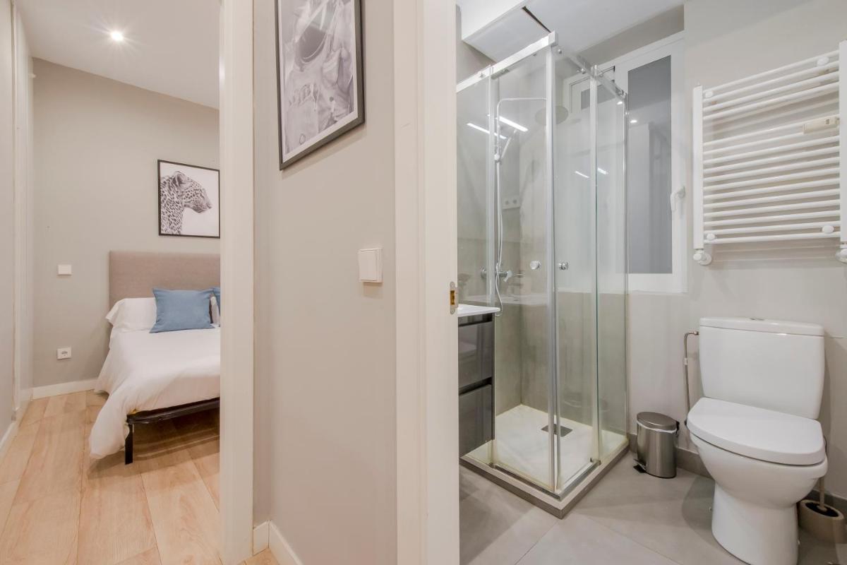 Acogedor Apt 3 habitaciones y terraza en el Centro de Madrid - Housity