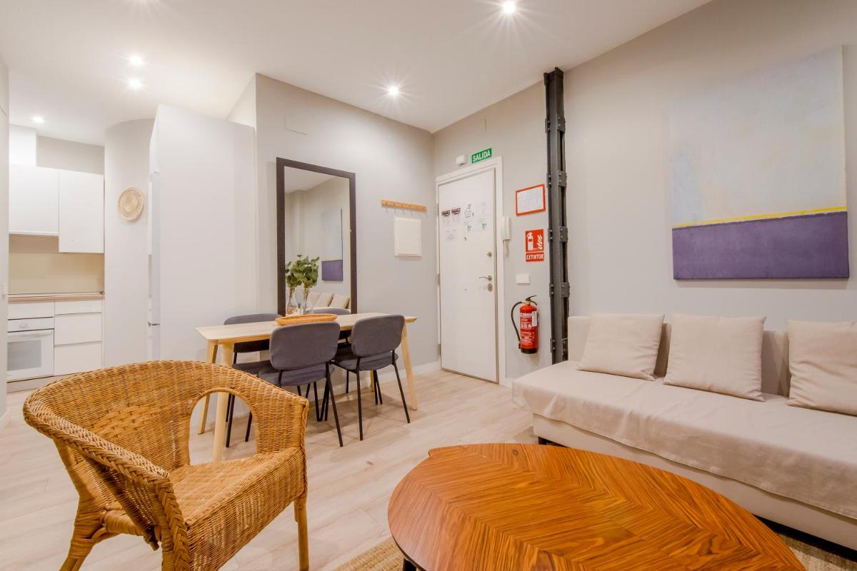Acogedor Apt 3 habitaciones y terraza en el Centro de Madrid - Housity
