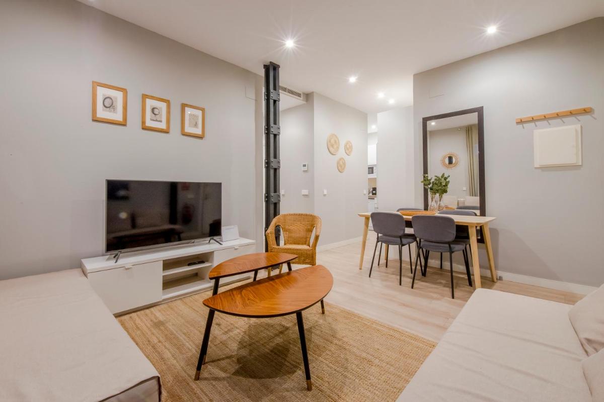 Acogedor Apt 3 habitaciones y terraza en el Centro de Madrid - Housity