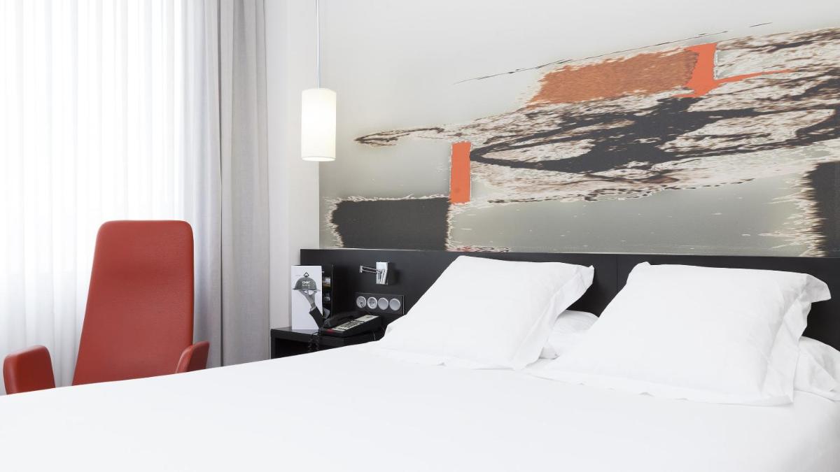 Cama o camas de una habitación en Axor Barajas
