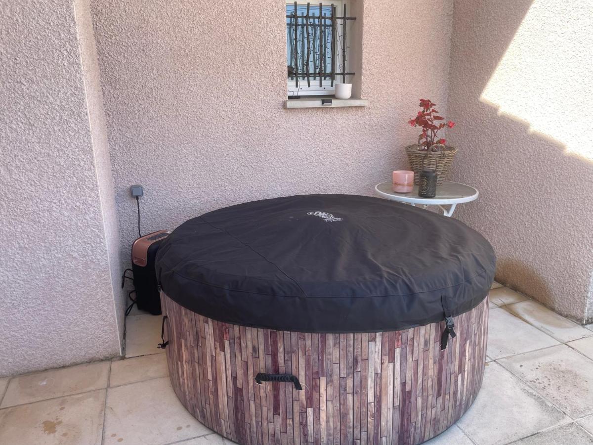 Maison entière 4 lits 8 pl avec jacuzzi proche du safari de Peaugres - Housity