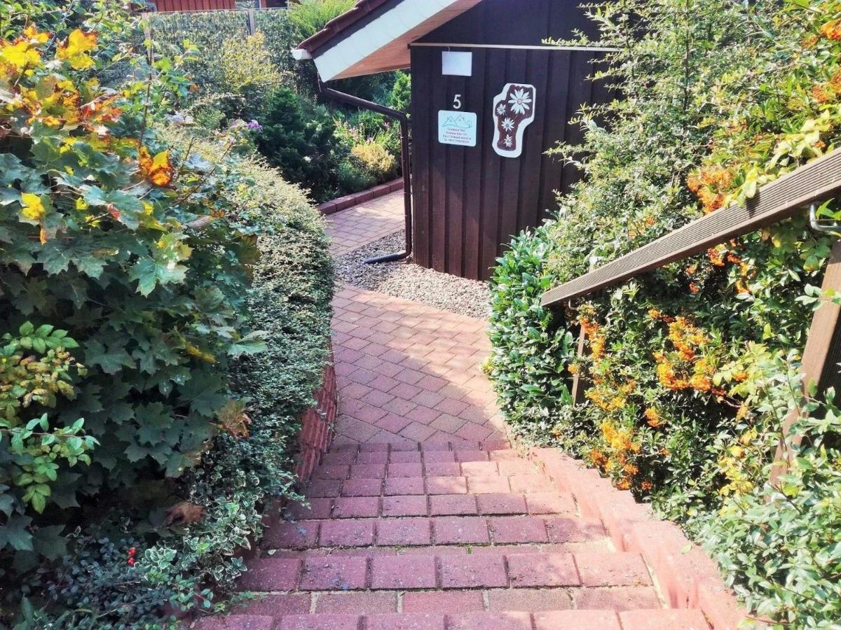 Freistehendes Ferienhaus in Rott mit eigenem Garten, schöner Weitblick, Klimaanlage, Sauna und Kamin - Housity