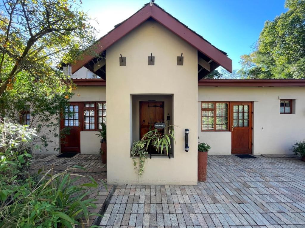 Mongoose Manor BnB - Housity