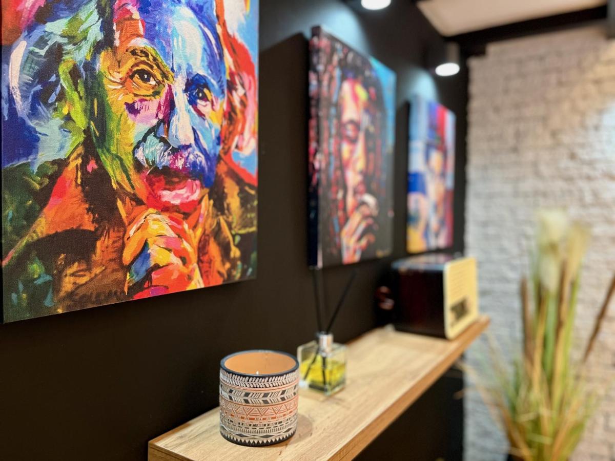 Lifestyle Gallery Apartment - Housity