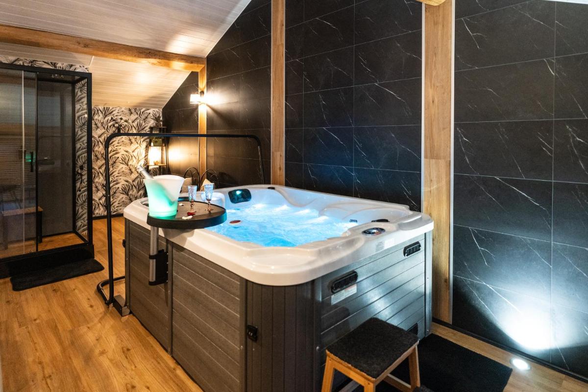 Les Charmes du Lac Gite Romantique avec jacuzzi privatif - Housity