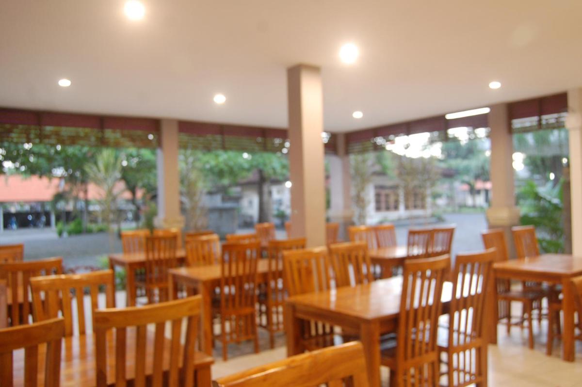 Hotel Dhyana Pura - Housity