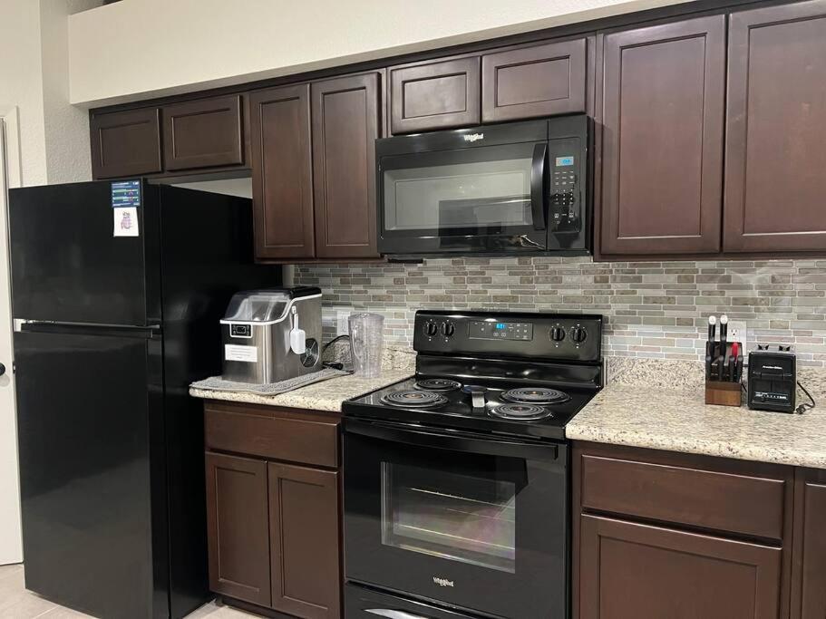 Suitetrails - Spacious Pet friendly Townhouse