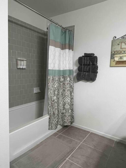Suitetrails - Spacious Pet friendly Townhouse