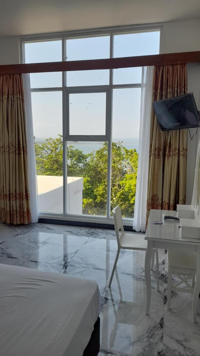 Beach Hotel Wirton Batukaras - Housity