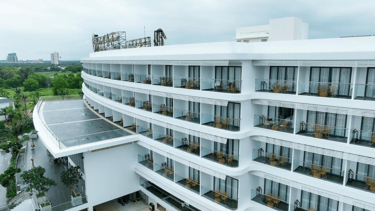 Emerald Ho Tram Resort - Housity
