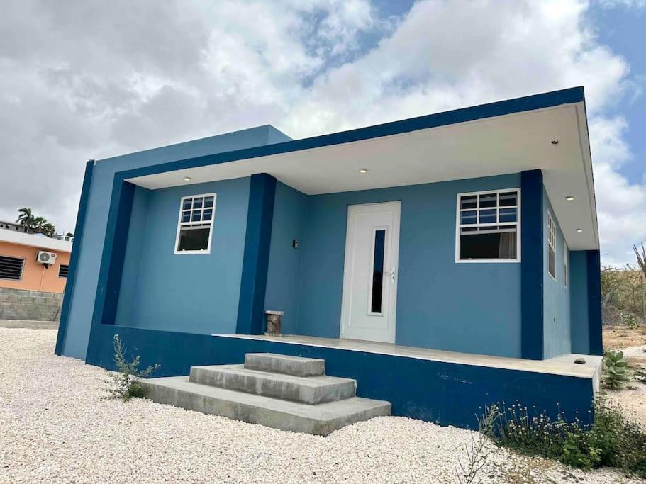 Cozy 3 Bedroom 2 bath home with patio - Housity