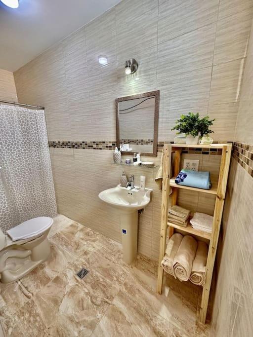 Cozy 3 Bedroom 2 bath home with patio - Housity