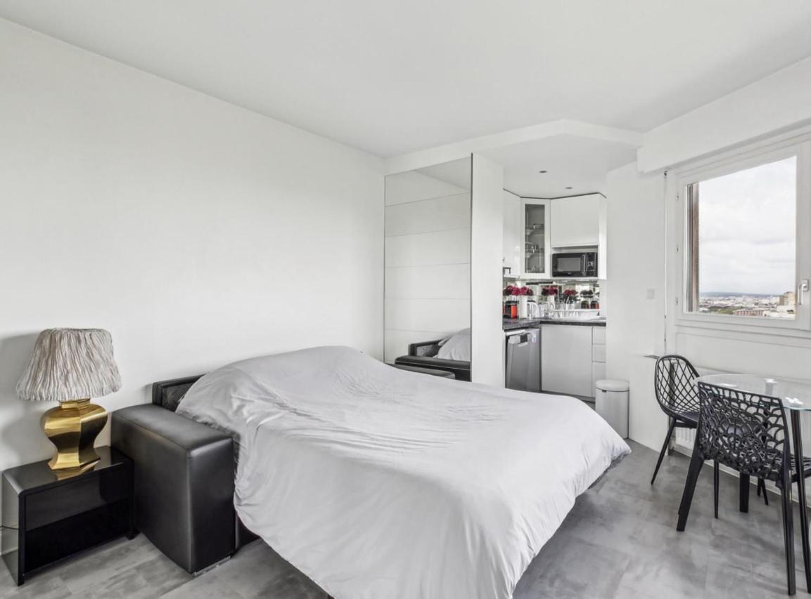 HOME in Paris with View, next to metro, direct to center 15 min - Housity