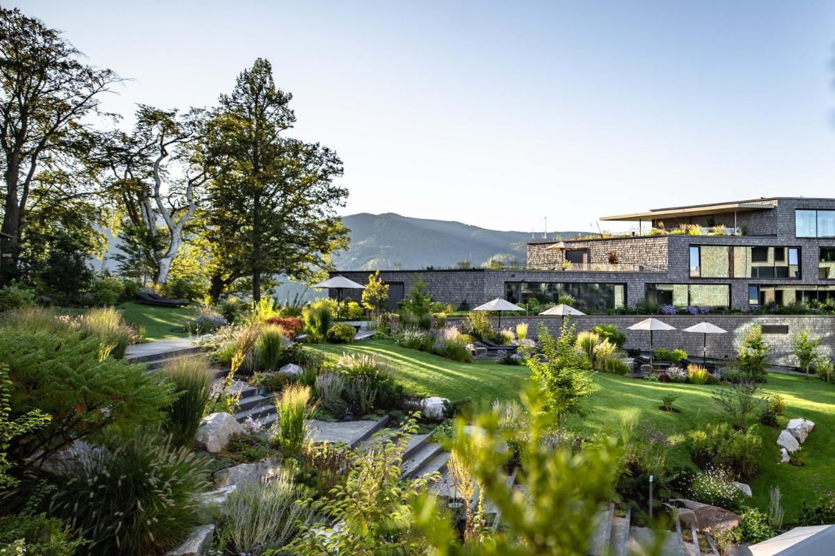 Ein Garten an der Unterkunft Luisenhöhe - Gesundheitsresort Schwarzwald