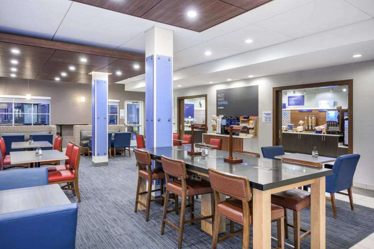 Holiday Inn Express & Suites - Gilbert - East Mesa by IHG - Housity