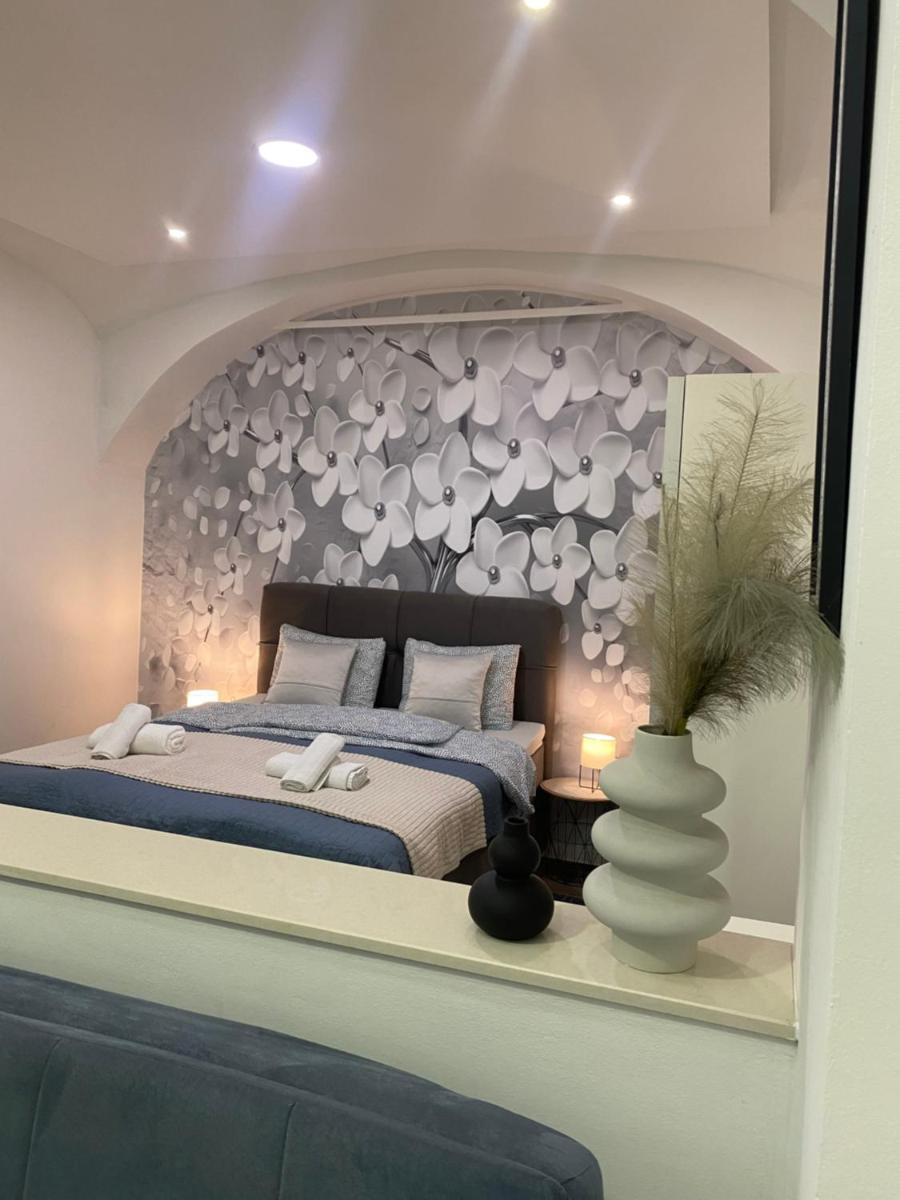 Apartment Frenki- Tkalčićeva -self check in-free parking - Housity