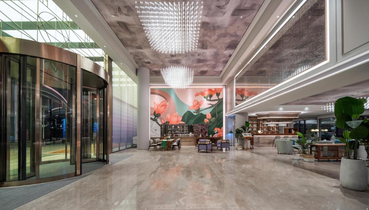Mercure Guangzhou Baiyun International Airport - Airport Free Shuttle Bus - Housity
