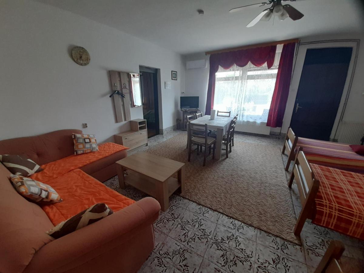 Apartment Kolonija - Housity