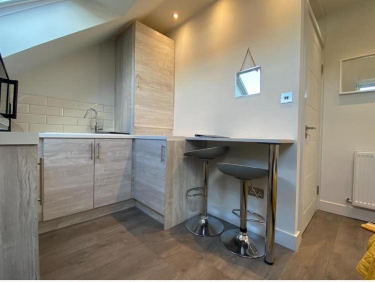 Quiet North London - 2 x Double Bedrooms - Close to Station and 20mins Central London - Housity