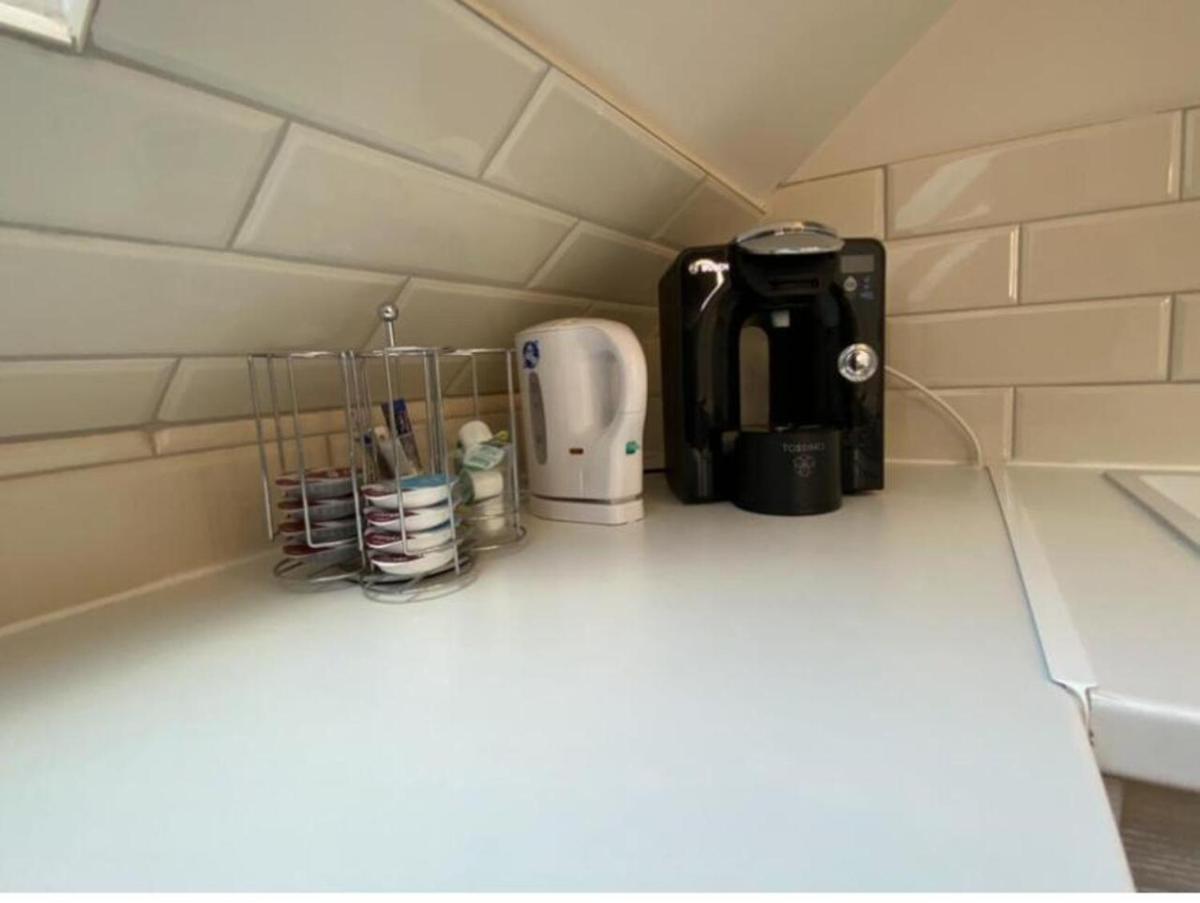 Quiet North London - 2 x Double Bedrooms - Close to Station and 20mins Central London - Housity