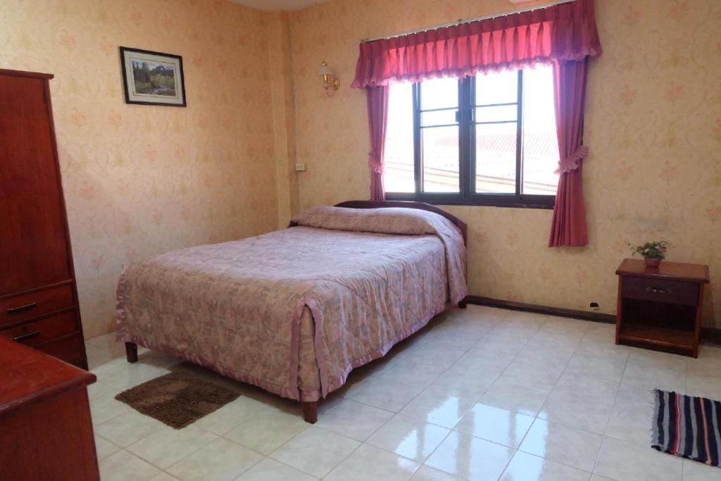Thaveesinh Hotel - Housity