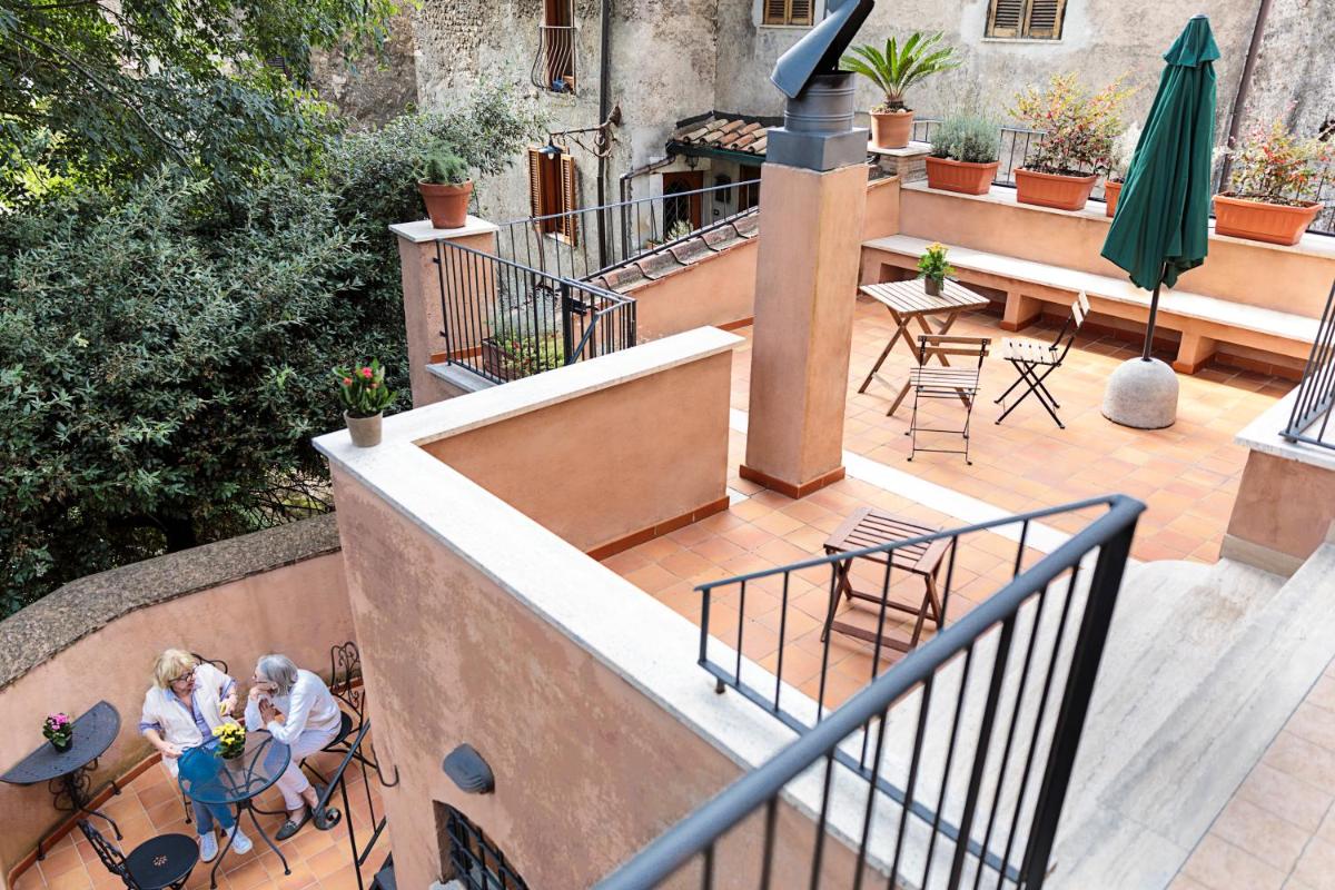 Domus Colonnato su Villa d'Este - Hizvo