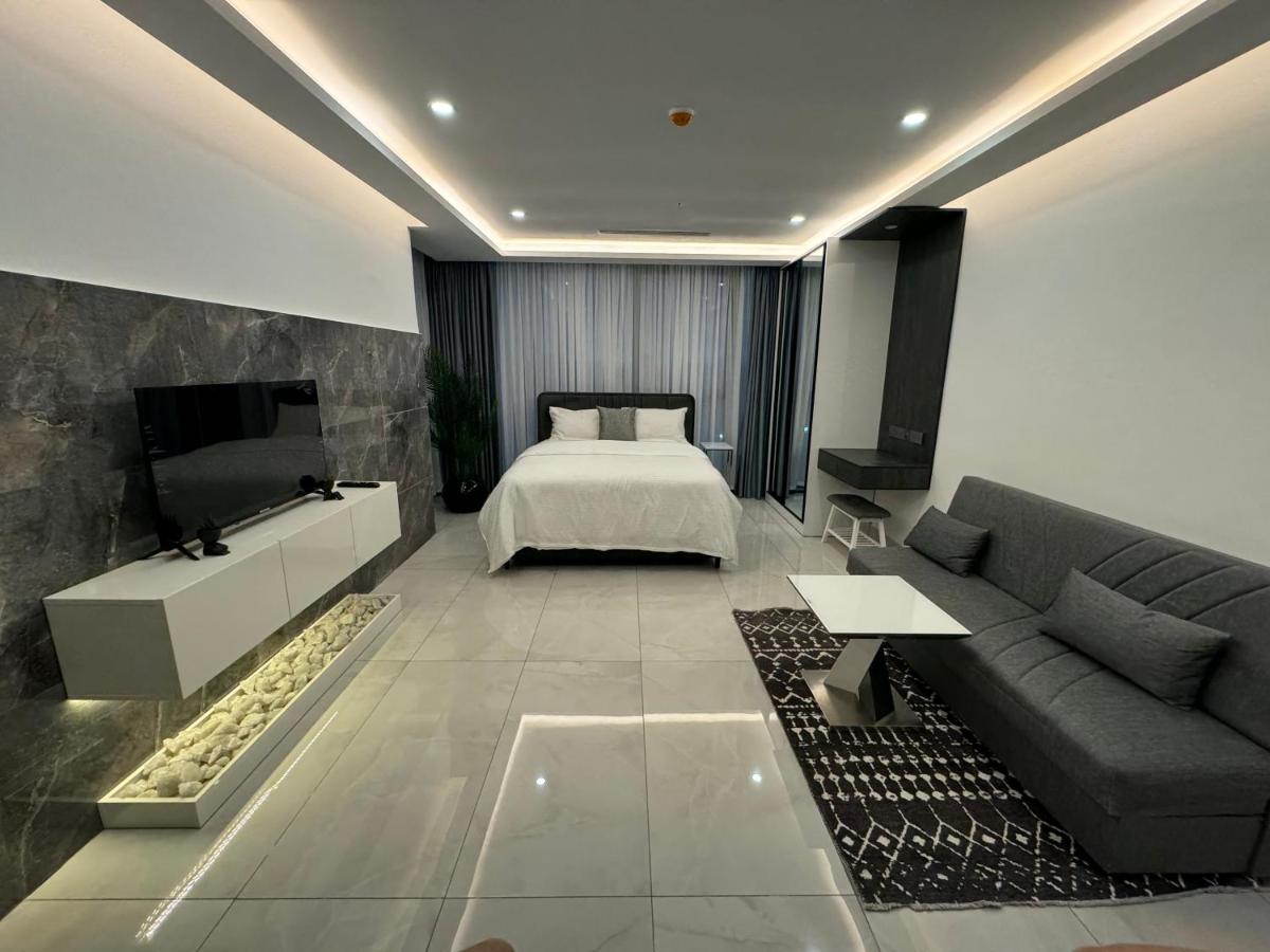 Deluxe Studio Apartments at Kass Towers Accra - Upper Floor By VP Properties - Housity
