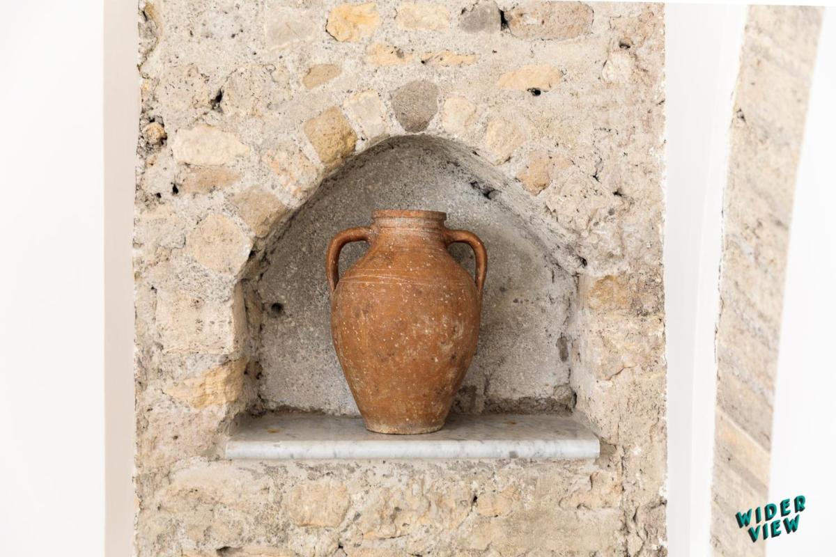Domus Colonnato su Villa d'Este - Hizvo