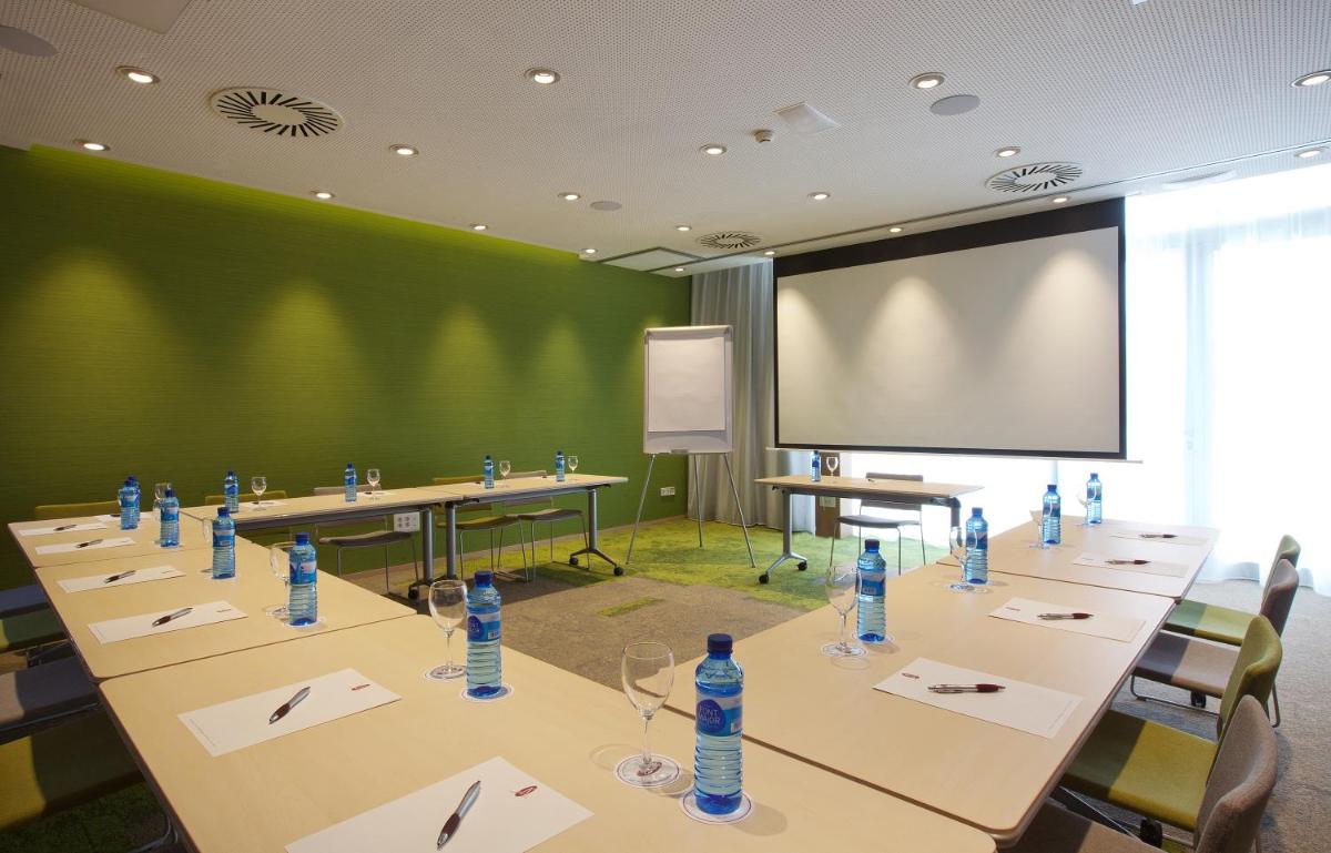 Zona business o sala de conferencias en JS Palma Stay - Adults Only