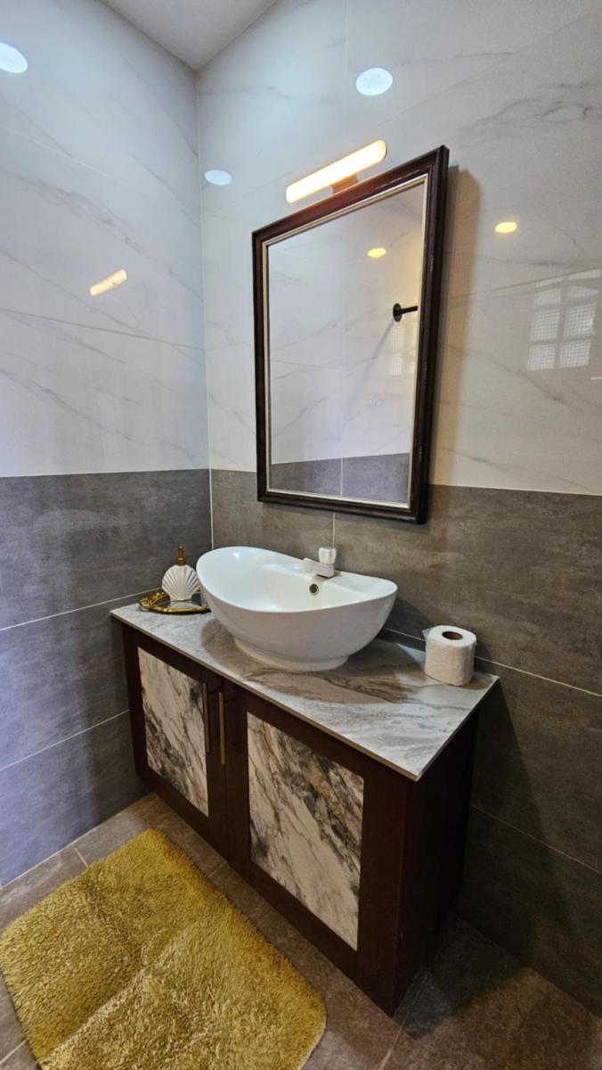 1 bedroom ensuite with mini infinity pool - Housity